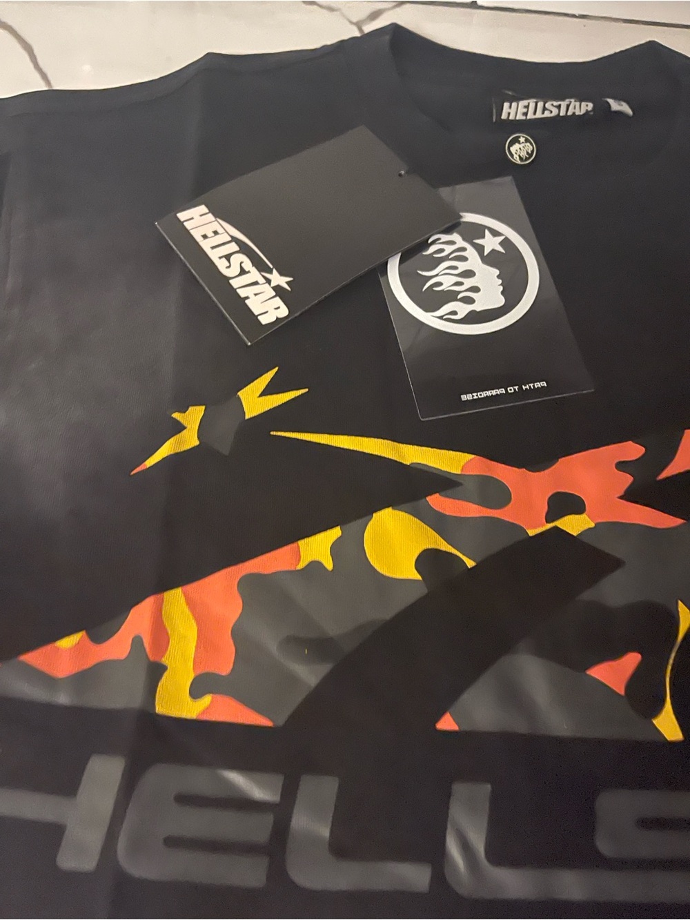 Mens Graphic Design Tee Size S. - Picture 5 of 6